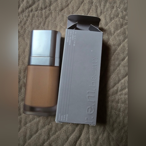 NIB $35 R.e.m. beauty Sweetener Foundation In Light 9P - Picture 6 of 6